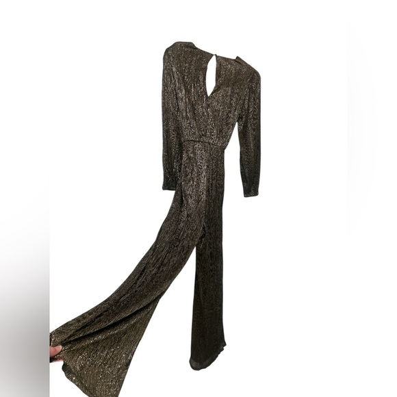 NWT Express Long Sleeve V Neck Metallic Jumpsuit Coktail Romper Party - Picture 5 of 5